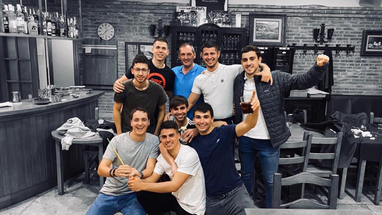 Hostal Ardoi Zizur Mayor Buitenkant foto